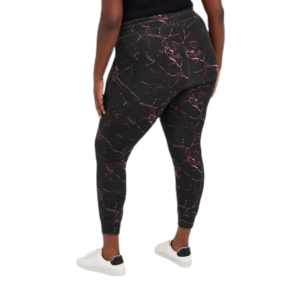 4X - Torrid | CLASSIC FIT JOGGER - ULTRA SOFT FLEECE BLACK MARBLE - Picture 2 of 5